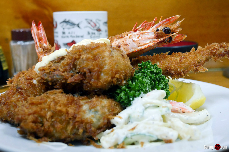 Illustration for article titled Went for the sights, stayed for the food.